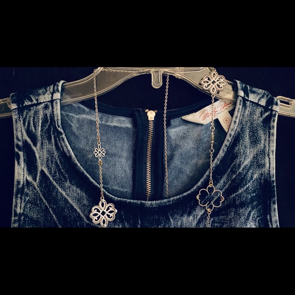 New Women’s MARILYN MONROE Blue Denim Romper, Size Medium - Picture 4 of 10